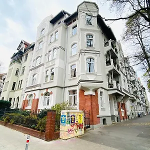 List 2 Bedroom Away From Germany